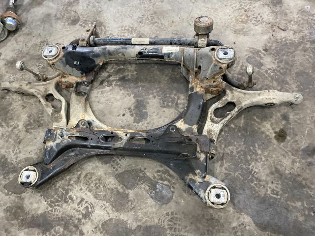 bontott VW TOUAREG Első Bölcső