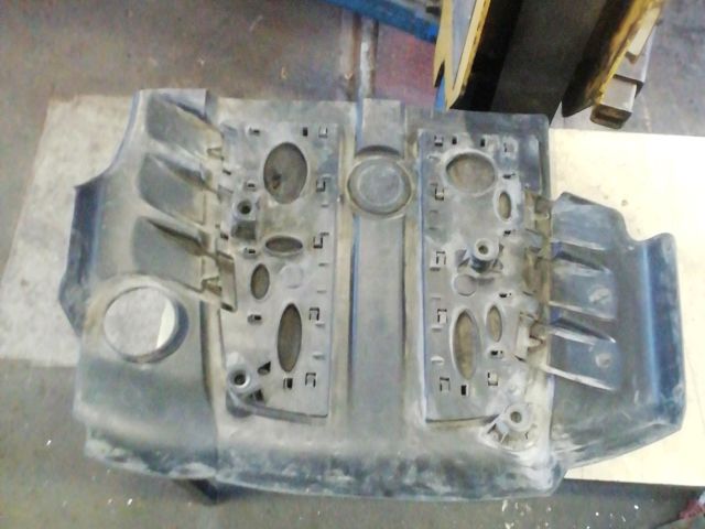 bontott VW TOUAREG Felső Motorburkolat