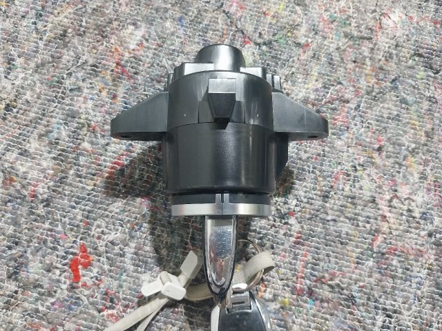 bontott VW TOUAREG Gyújtáskapcsoló Házzal