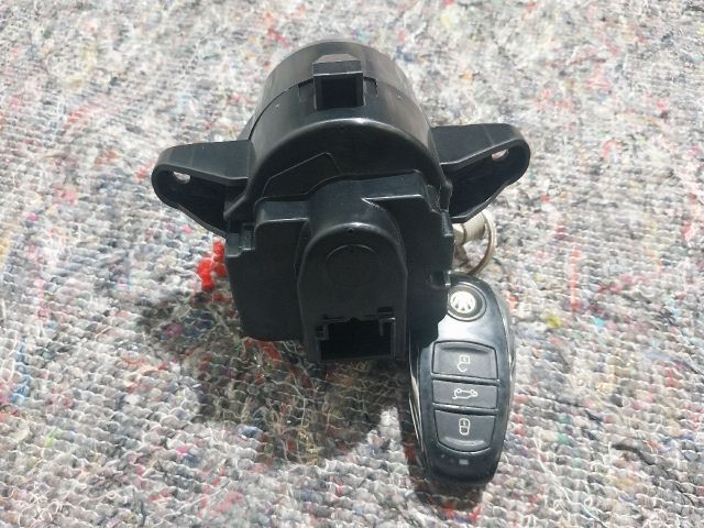 bontott VW TOUAREG Gyújtáskapcsoló Házzal