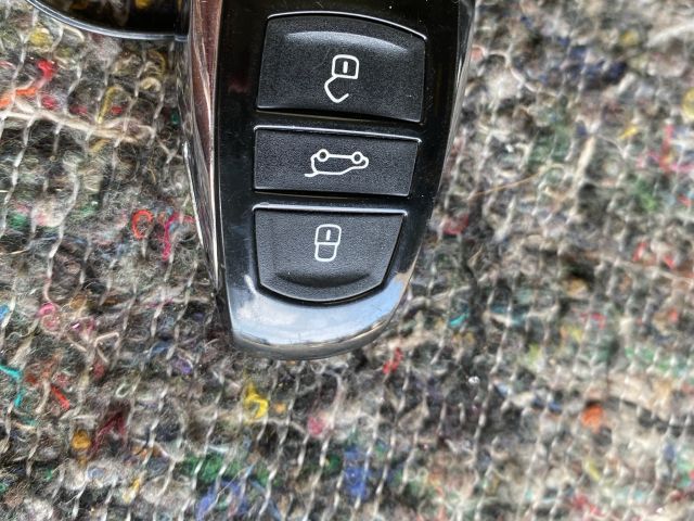 bontott VW TOUAREG Gyújtáskapcsoló Házzal