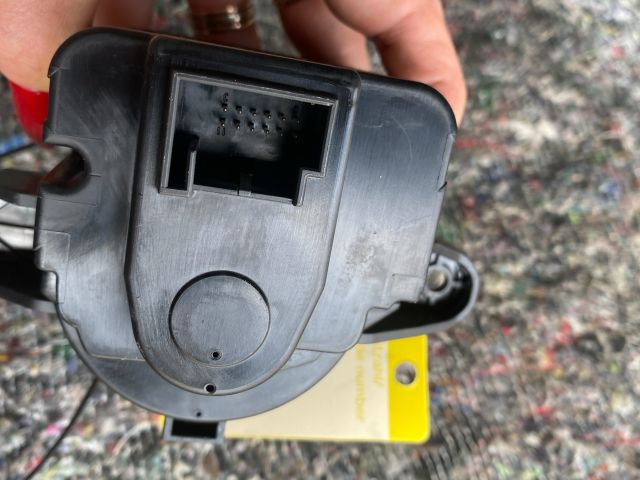 bontott VW TOUAREG Gyújtáskapcsoló Házzal