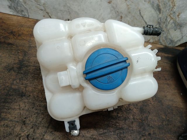 bontott VW TOUAREG Kiegyenlítő Tartály