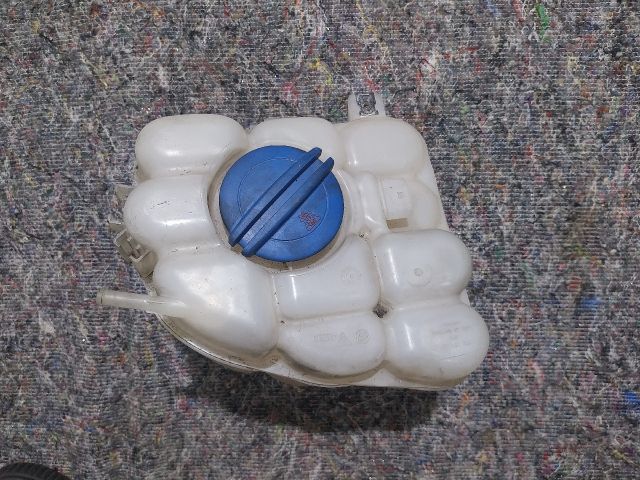 bontott VW TOUAREG Kiegyenlítő Tartály