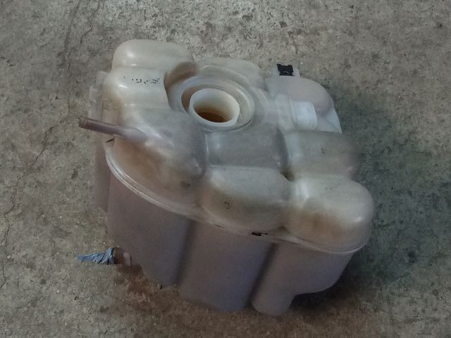 bontott VW TOUAREG Kiegyenlítő Tartály