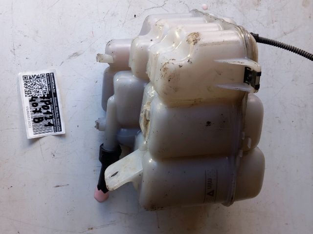 bontott VW TOUAREG Kiegyenlítő Tartály