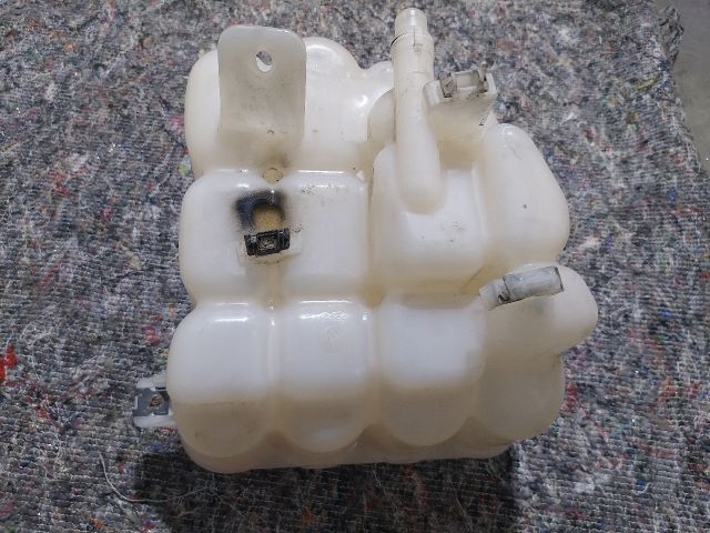 bontott VW TOUAREG Kiegyenlítő Tartály