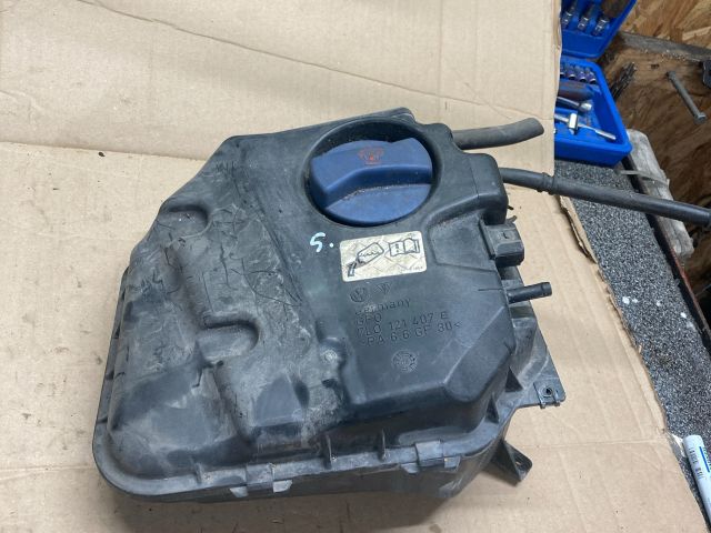 bontott VW TOUAREG Kiegyenlítő Tartály