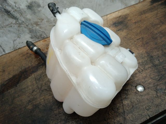 bontott VW TOUAREG Kiegyenlítő Tartály