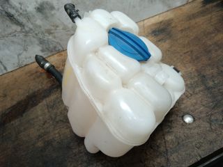 bontott VW TOUAREG Kiegyenlítő Tartály