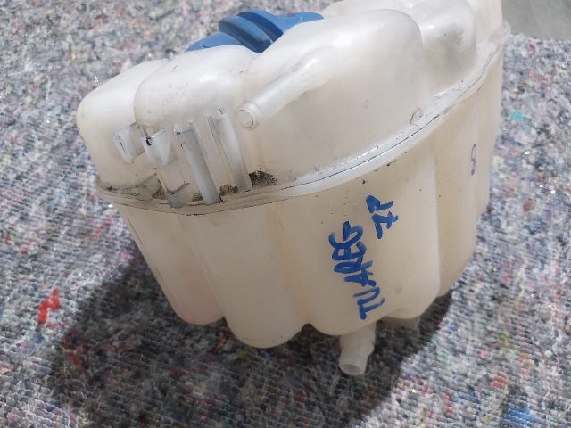 bontott VW TOUAREG Kiegyenlítő Tartály