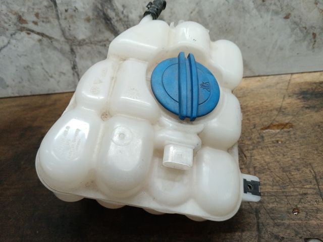 bontott VW TOUAREG Kiegyenlítő Tartály