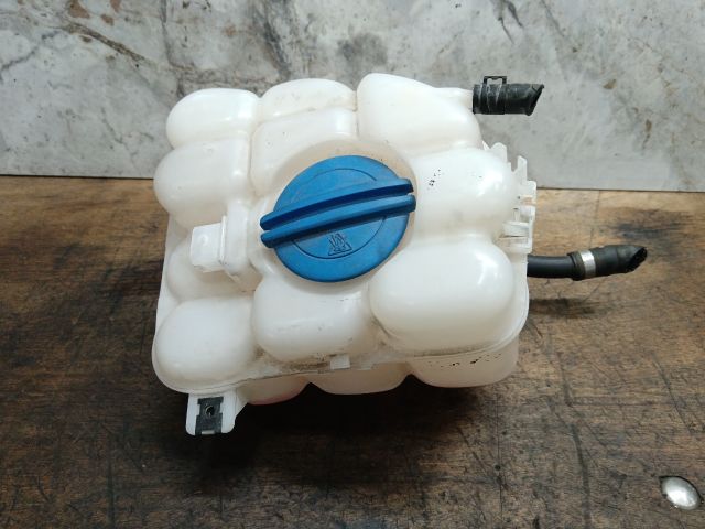 bontott VW TOUAREG Kiegyenlítő Tartály