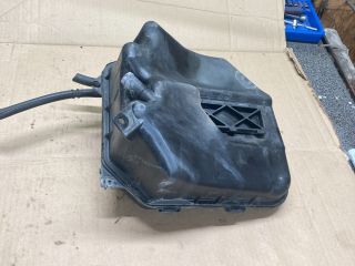 bontott VW TOUAREG Kiegyenlítő Tartály