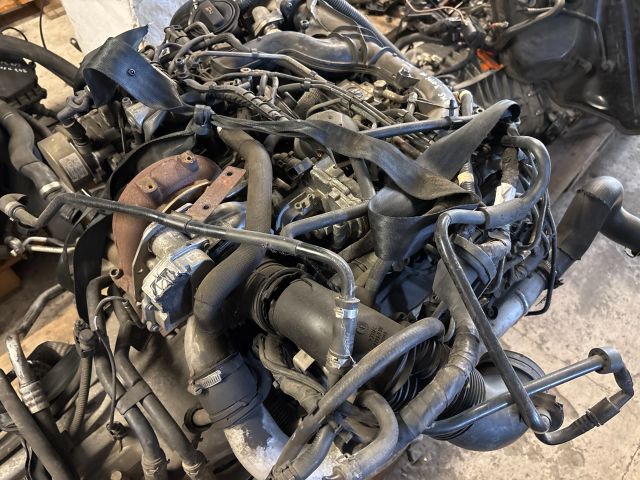 bontott VW TOUAREG Motor (Fűzött blokk hengerfejjel)