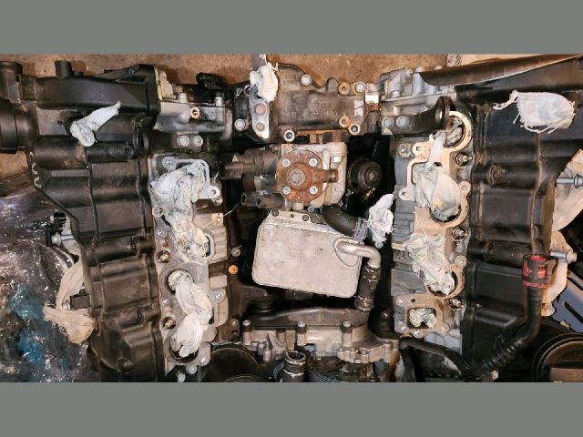 bontott VW TOUAREG Motor (Fűzött blokk hengerfejjel)