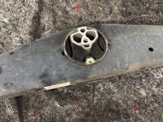 bontott VW TOUAREG Motor Tartó Bak (Fém)