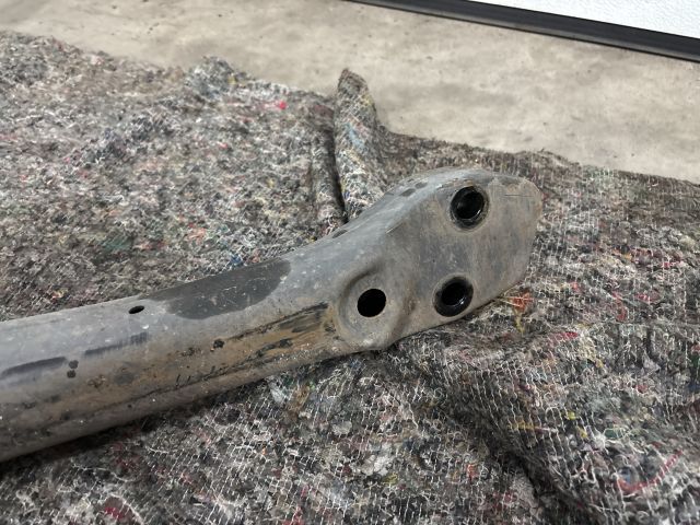 bontott VW TOUAREG Motor Tartó Bak (Fém)