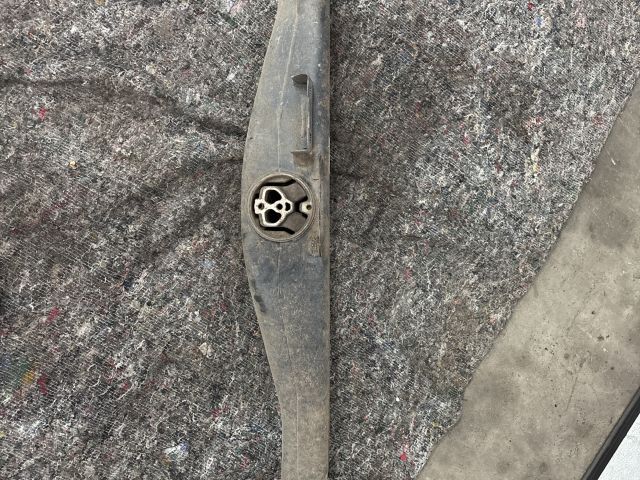 bontott VW TOUAREG Motor Tartó Bak (Fém)