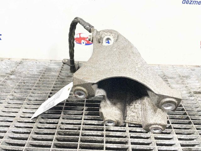 bontott VW TOUAREG Motor Tartó Bak Jobb