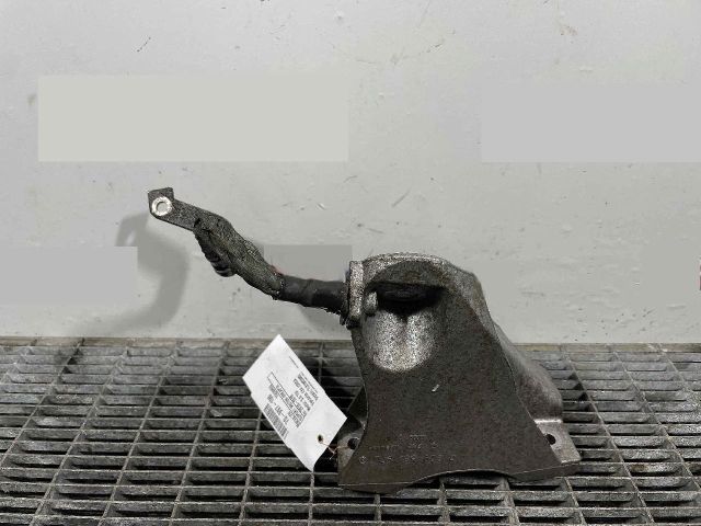 bontott VW TOUAREG Motor Tartó Bak Jobb