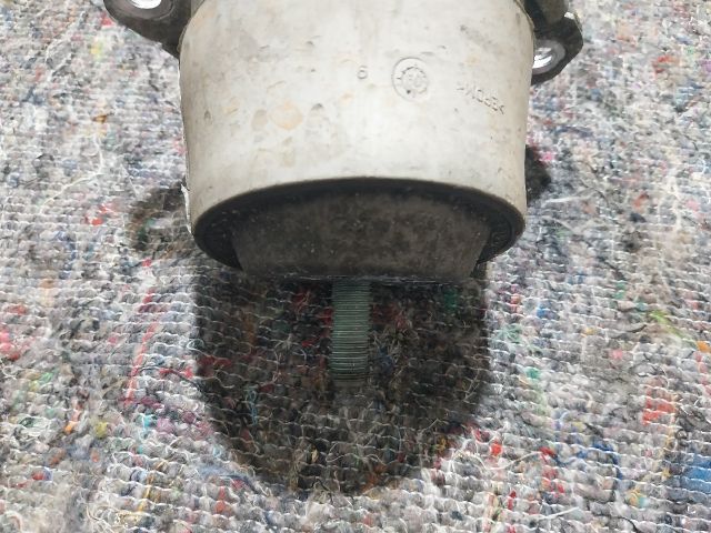 bontott VW TOUAREG Motor Tartó Bak (Pozíciófüggetlen)