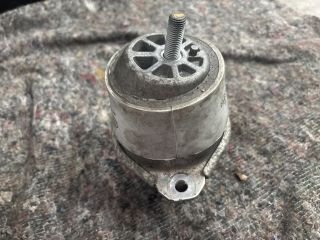 bontott VW TOUAREG Motor Tartó Bak (Pozíciófüggetlen)