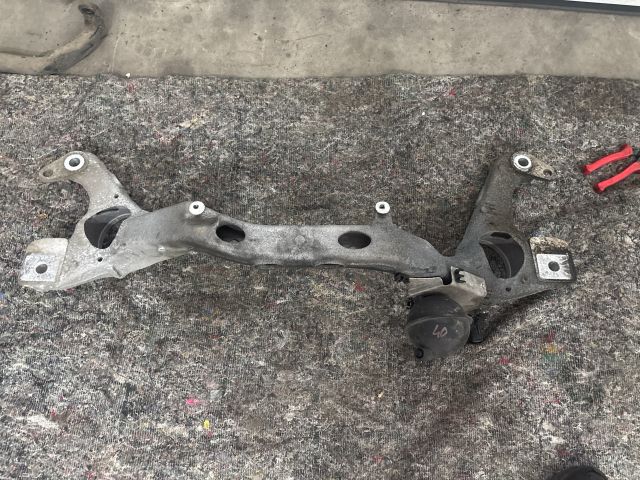 bontott VW TOUAREG Motor Tartó Bak (Pozíciófüggetlen)