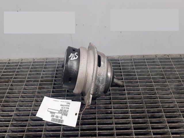 bontott VW TOUAREG Motor Tartó Bak (Pozíciófüggetlen)