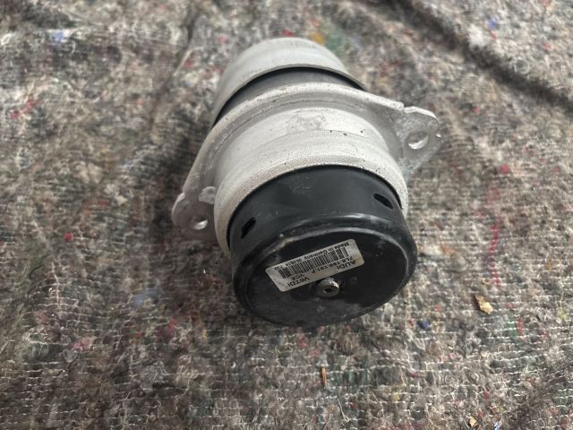 bontott VW TOUAREG Motor Tartó Bak (Pozíciófüggetlen)