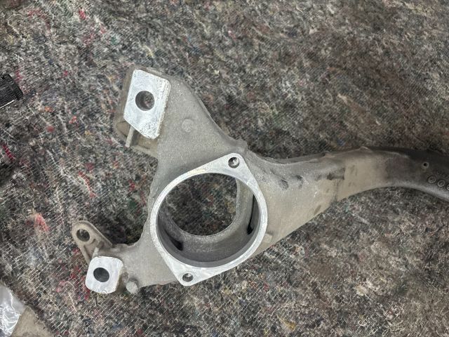 bontott VW TOUAREG Motor Tartó Bak (Pozíciófüggetlen)