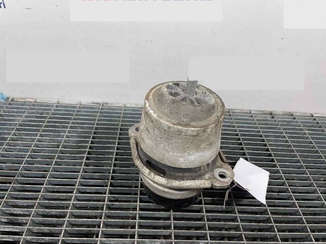 bontott VW TOUAREG Motor Tartó Bak (Pozíciófüggetlen)