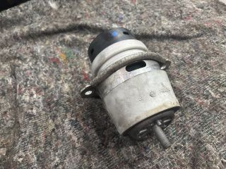 bontott VW TOUAREG Motor Tartó Bak (Pozíciófüggetlen)