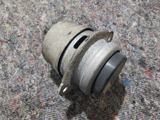 bontott VW TOUAREG Motor Tartó Bak (Pozíciófüggetlen)