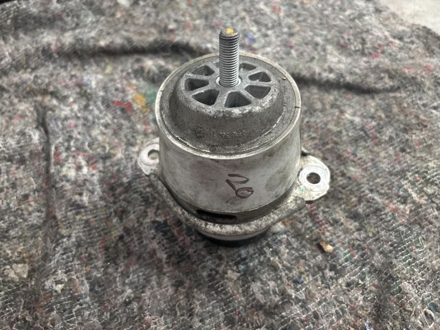 bontott VW TOUAREG Motor Tartó Bak (Pozíciófüggetlen)