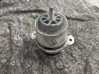 bontott VW TOUAREG Motor Tartó Bak (Pozíciófüggetlen)