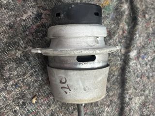 bontott VW TOUAREG Motor Tartó Bak (Pozíciófüggetlen)