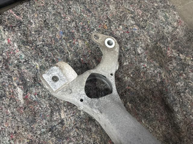 bontott VW TOUAREG Motor Tartó Bak (Pozíciófüggetlen)