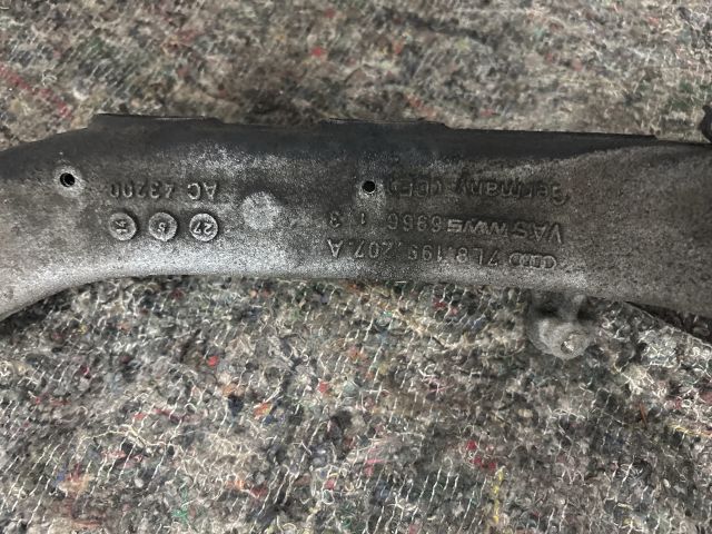 bontott VW TOUAREG Motor Tartó Bak (Pozíciófüggetlen)