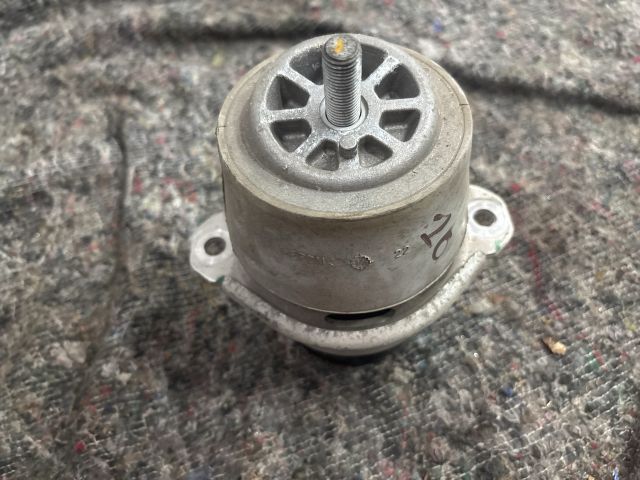 bontott VW TOUAREG Motor Tartó Bak (Pozíciófüggetlen)