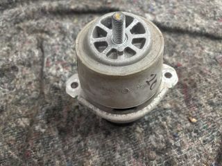 bontott VW TOUAREG Motor Tartó Bak (Pozíciófüggetlen)