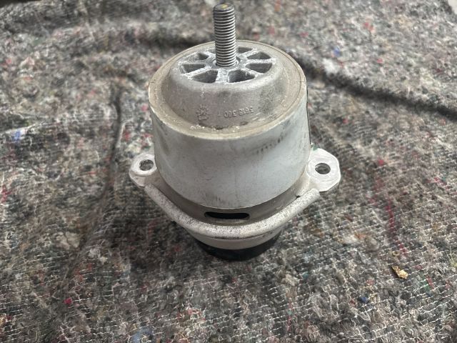 bontott VW TOUAREG Motor Tartó Bak (Pozíciófüggetlen)