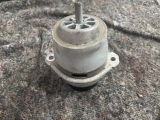 bontott VW TOUAREG Motor Tartó Bak (Pozíciófüggetlen)