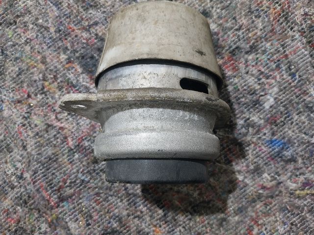 bontott VW TOUAREG Motor Tartó Bak (Pozíciófüggetlen)