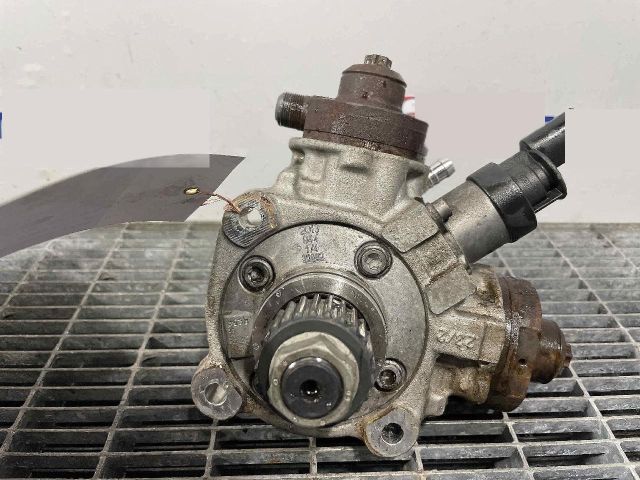 bontott VW TOUAREG Nagynyomású Szivattyú