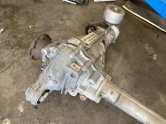 bontott VW TOUAREG Osztómű