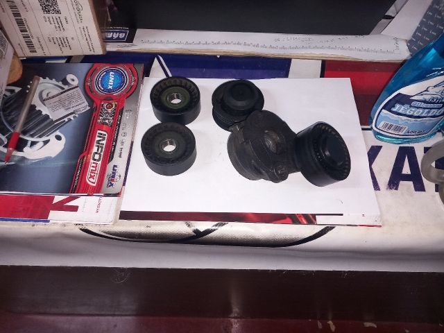 bontott VW TOUAREG Szíjfeszítő Görgő