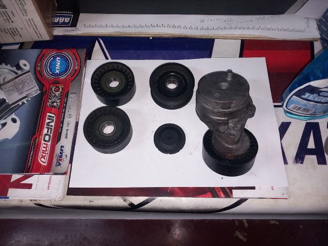 bontott VW TOUAREG Szíjfeszítő Görgő