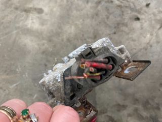 bontott VW TOUAREG Üzemanyag Szivattyú Relé