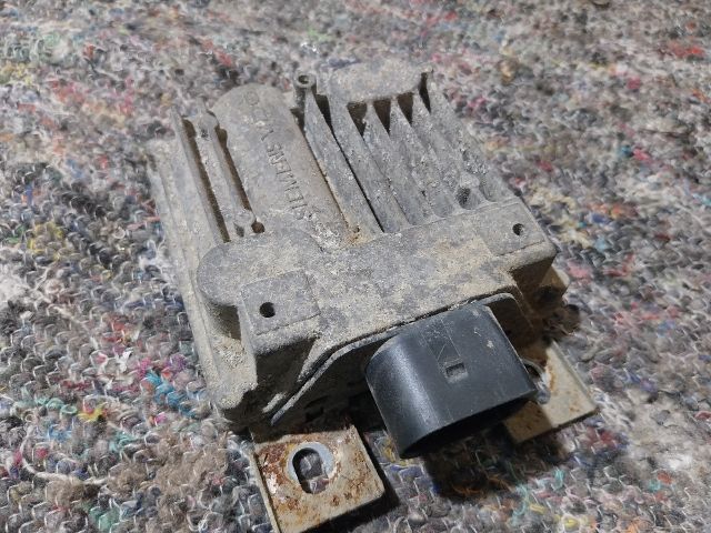 bontott VW TOUAREG Üzemanyag Szivattyú Relé